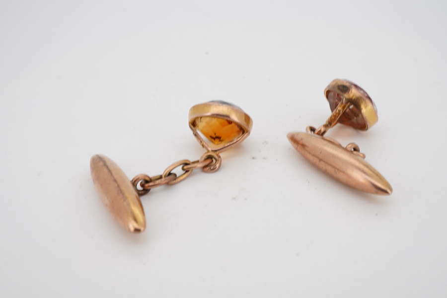 A pair of Edwardian cufflinks, early 20th century, one set with a circular-cut citrine, the other later set with a circular-cut doublet imitating citrine, mounted in gold, to torpedo-shaped back links, each mounted in go